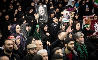 دست نوشته‌های زیبا در مراسم تشییع پیکر سپهبد شهید سلیمانی