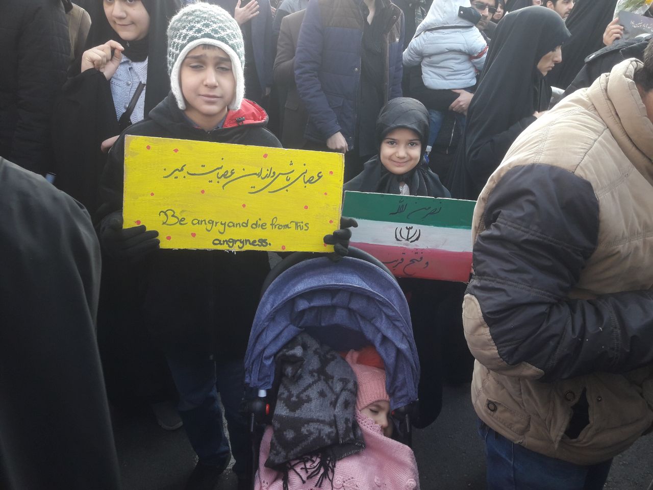 دست نوشته&zwnj;های زیبا در مراسم تشییع پیکر سپهبد شهید سلیمانی