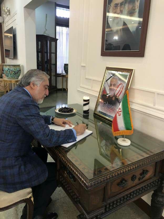 عبدالله دفتر یادبود &laquo;سردار سلیمانی&raquo; در سفارت ایران در کابل را امضا کرد