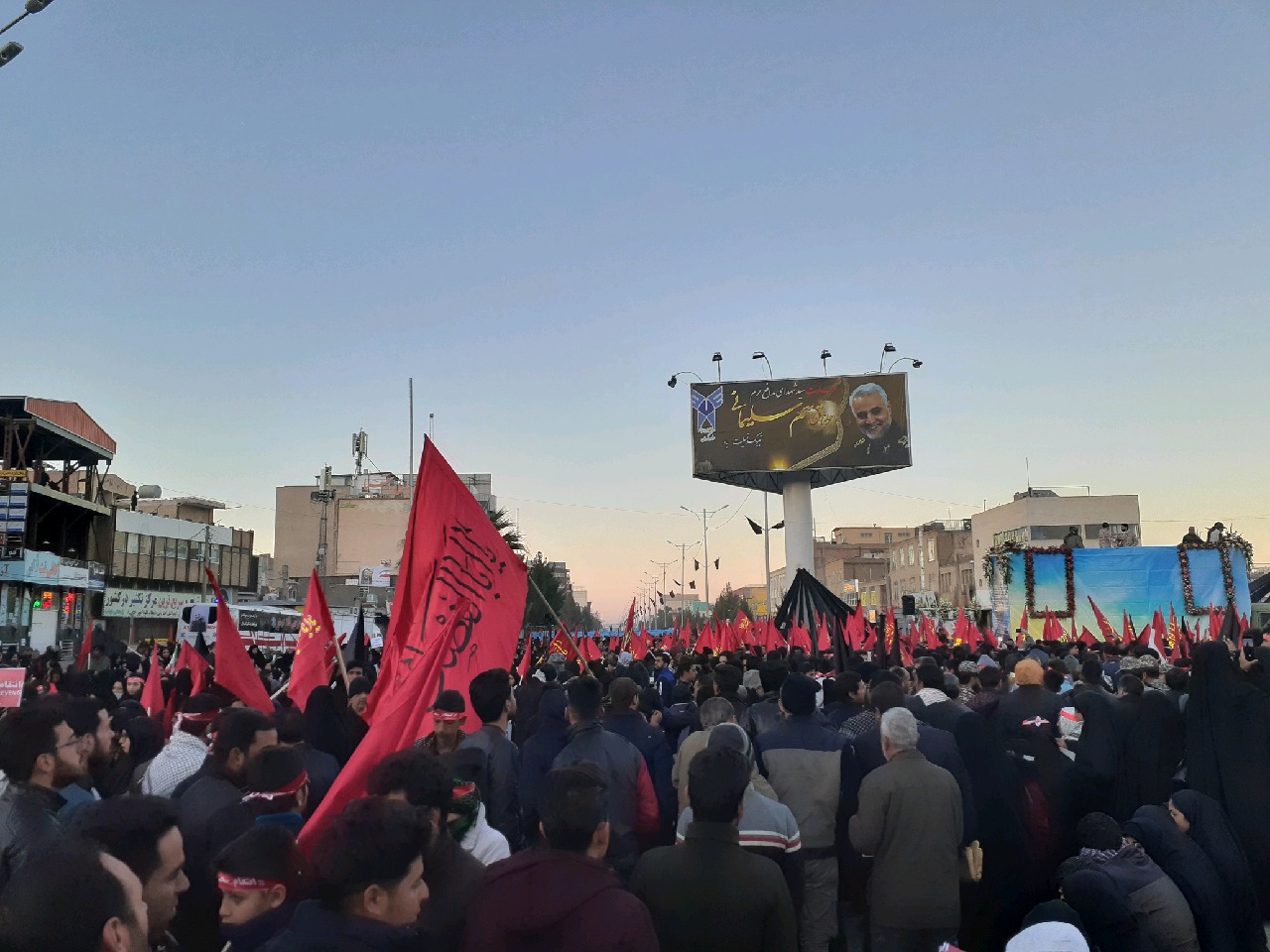 آغاز مراسم تشییع پیکر شهید سپهبد در کرمان تا ساعاتی دیگر