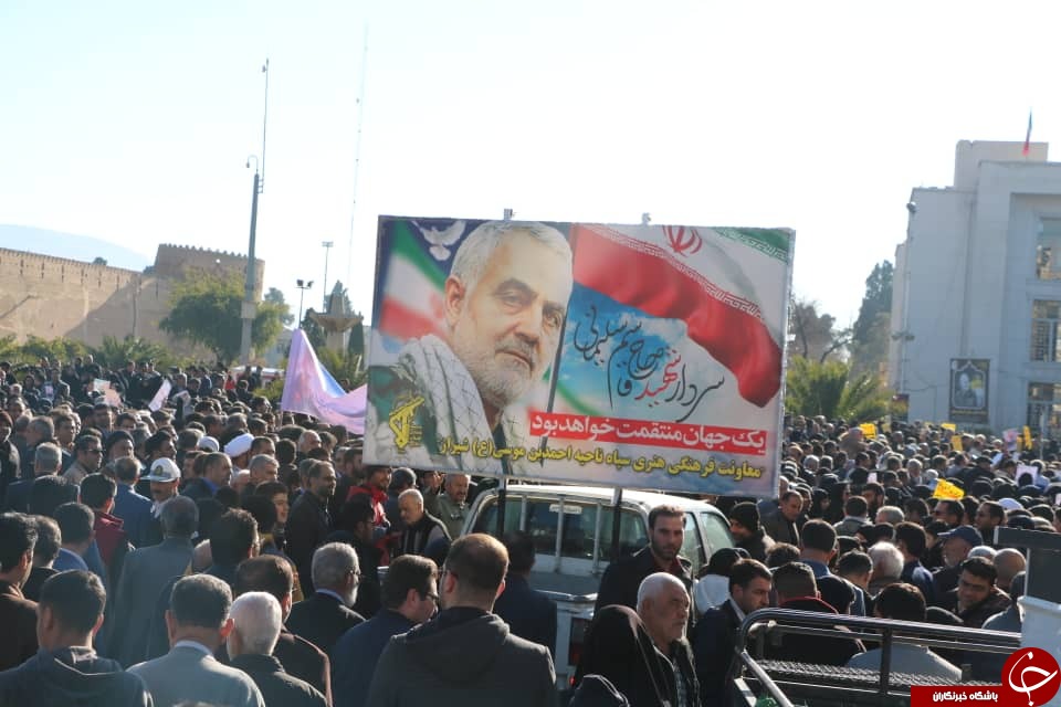 قیام مردم شیراز به احترام سردار دل&zwnj;ها + تصاویر