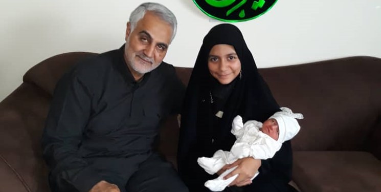 خاطره ماندگار خانواده شهید مدافع از مهمانی غافلگیرکننده حاج قاسم