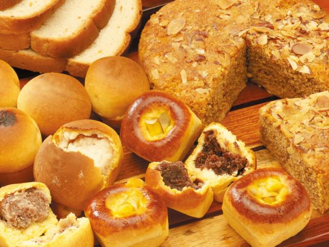 قیمت انواع کیک و کلوچه در طعمهای مختلف قیمت انواع کیک و کلوچه در طعمهای مختلف
