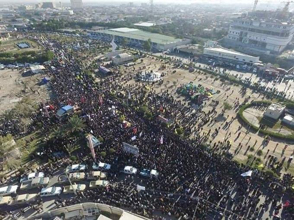 تشییع پیکر شهید ابومهدی المهندس در بصره با حضور گسترده مردمی