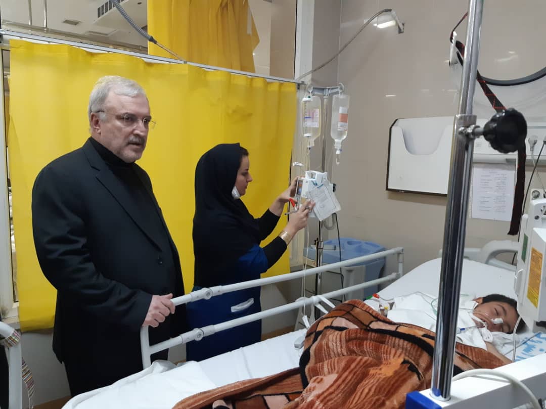حضور وزیر بهداشت بر بالین مصدومان تشییع سردار سلیمانی