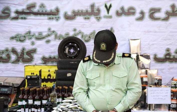 دستگیری مأمور قلابی در خیابان شریعتی