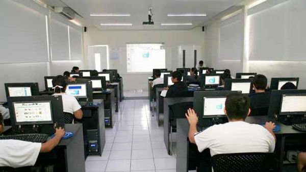 چرا معلمان اینترنت و مدارس لاکچری معاف از مالیات هستند؟