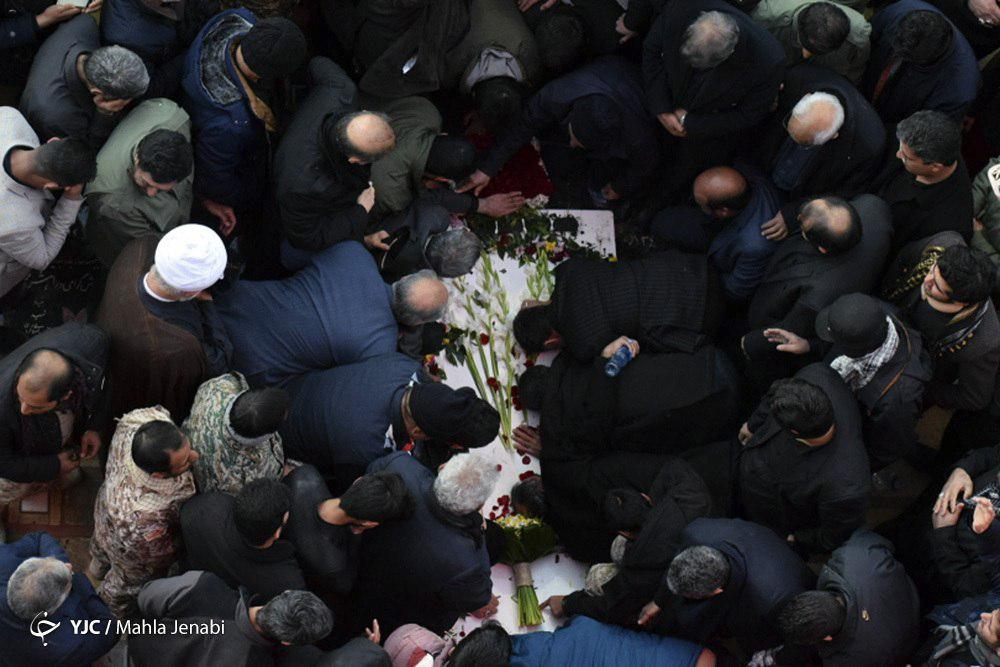 خاک وطن حاج قاسم را در آغوش گرفت