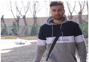 اولین خرید استقلال در محل تمرین حاضر شد