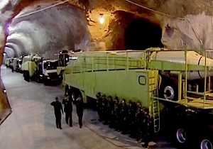 آماده سازی و پرتاب موشک ها به پایگاه نظامیان تروریست آمریکایی در عین الاسد عراق + فیلم