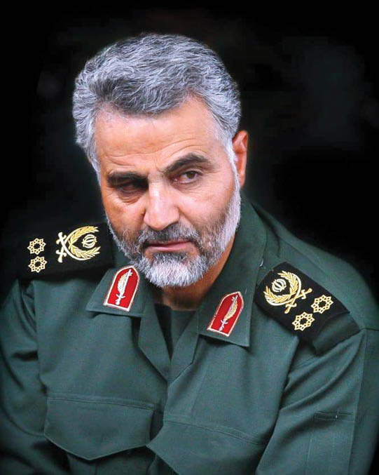گفتگو با عکاسی که ۱۵ سال همراه حاج&zwnj;قاسم سلیمانی بود؛ افتخارم ثبت نگاه نافذ و خنده از ته دل سردار است