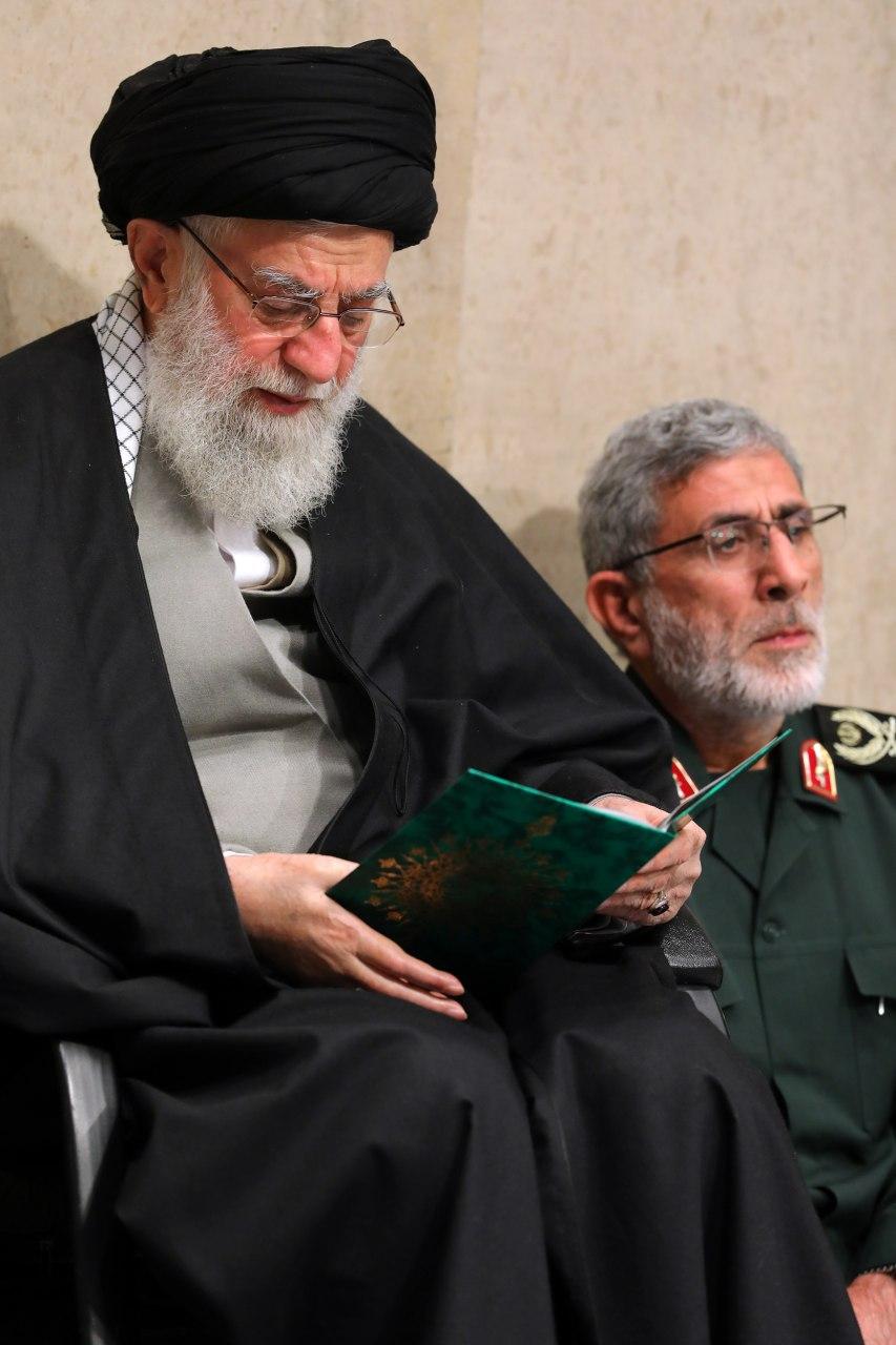 تصویر جدیدی از سردار قاآنی فرمانده جدید نیروی قدس سپاه در کنار رهبر انقلاب
