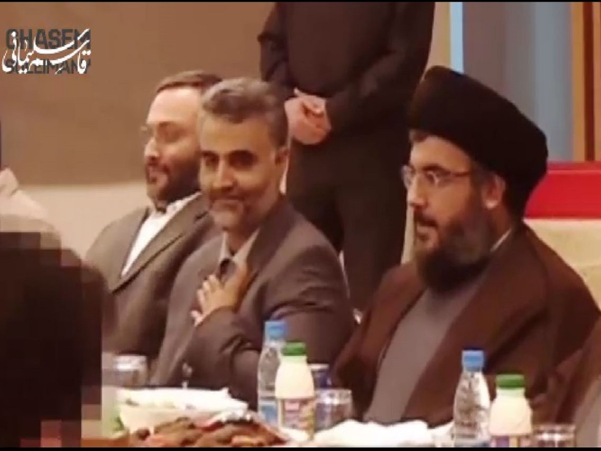 شهیدحاج قاسم سلیمانی در کنار یاران مقاومت بر سر سفره افطار