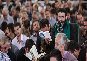 زمزمه دعای ندبه به یاد سردار شهید سلیمانی و همرزمانش در امام زاده جعفر محمد (ع) یزد طنین انداز شد