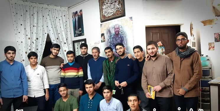 طلبه&zwnj;هایی که جای خالی شهدا را برای خانواده پر کردند/ از تعمیر وسایل تا رنگ&zwnj;کاری منازل شهدا