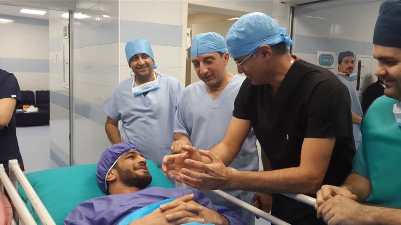 بستری شدن حسن یزدانی در بیمارستان برای عمل جراحی +عکس