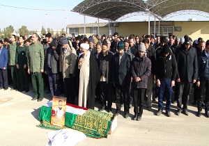 تشییع پیکر مادر شهید محمود شاهمیری در ورزنه