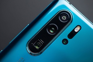 استفاده از دوربین با بزرگنمایی ۱۰ برابر در هوآوی P40 Pro