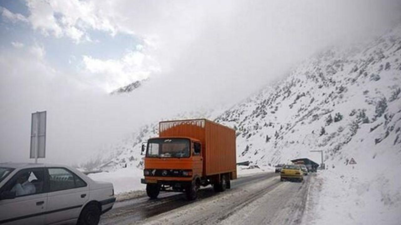 تردد خودرو&zwnj;ها در محور&zwnj;های کوهستانی فقط با زنجیر چرخ مجاز است