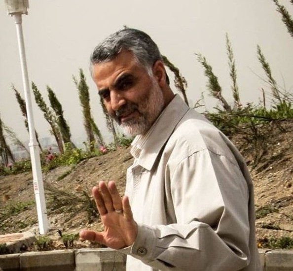 سردار سلیمانی را چگونه برای فرزندانمان توصیف کنیم؟/ ژنرال بی&zwnj;سایه&zwnj;ای که دیو&zwnj;ها را به بند کشید