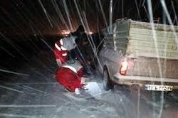 رهاسازی ۱۵ خودرو و امدادرسانی به ۳۵ خانوار گرفتار در برف