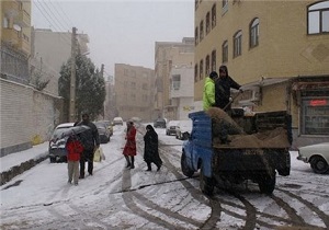 فعالیت ۳۰ ماشین برف روبی برای پاکسازی معابر شهرکرد