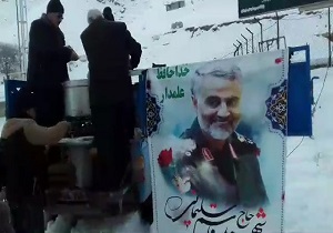برپایی ایستگاه صلواتی به مناسبت شهادت سپهبد سلیمانی در روستای &laquo;نوجان&raquo; + فیلم