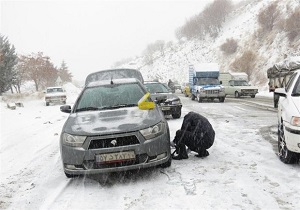 رهایی گردشگران گرفتار در برف منطقه تاراز