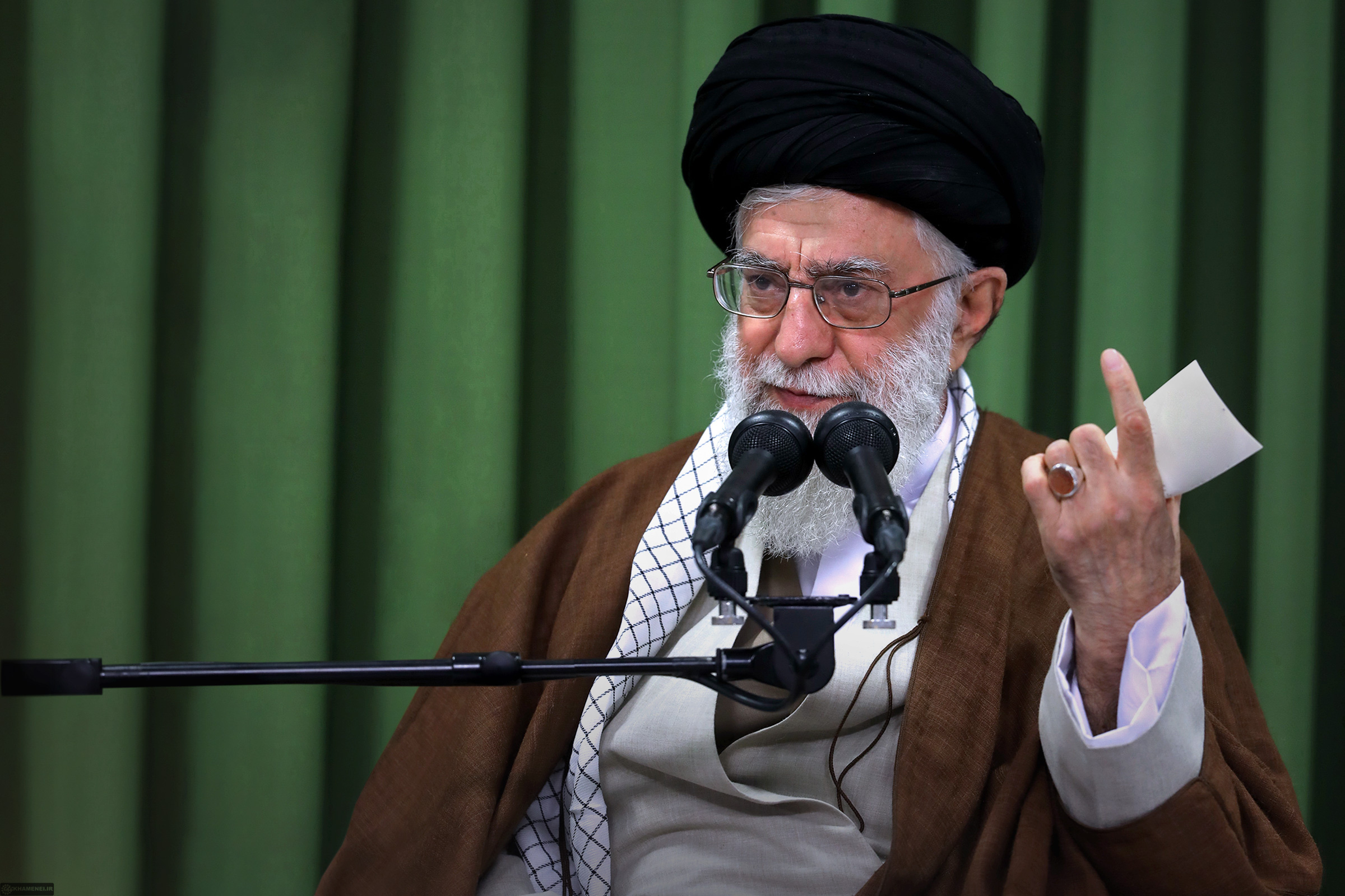 دستور رهبر انقلاب بعد از اطلاع از خطای انسانی/صادقانه و صریح با مردم مطرح کنید