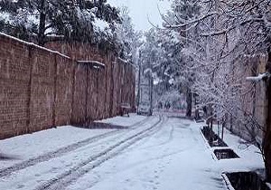 فعالیت ۷۵ تیم برفروبی و راهداری در محور‌های خرسان جنوبی