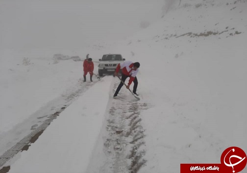 هلال احمر ناجی 17 نفر گرفتار در برف بخش صیدون باغملک