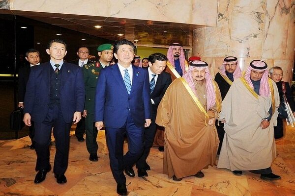 آبه شینزو وارد عربستان شد نخست وزیر ژاپن وارد عربستان شد