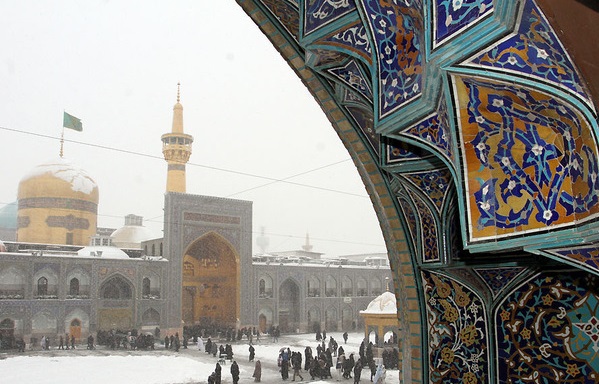 تصاویری از برف زمستانی در حرم امام رضا