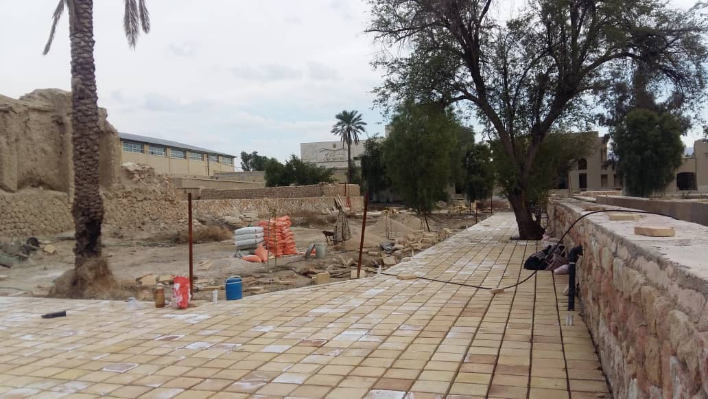 اتمام عملیات آجر فرش باغ نشاط لارستان تا پایان امسال