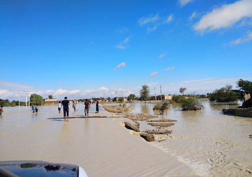 قطع برق ۱۲۰ روستا در سیستان و بلوچستان / ۳۵۰ راه روستایی از بین رفت/ مشکل در تامین اقلام امدادی و زیستی + تصاویر