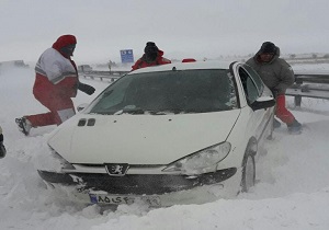 امدادرسانی هلال احمر استان اصفهان به ۶۱۶ مسافر گرفتار در برف و کولاک