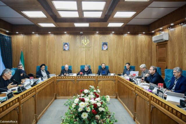 بررسی تعیین محل&zwnj;های مناسب برای تجمع گروه&zwnj;های مختلف مردمی در دولت