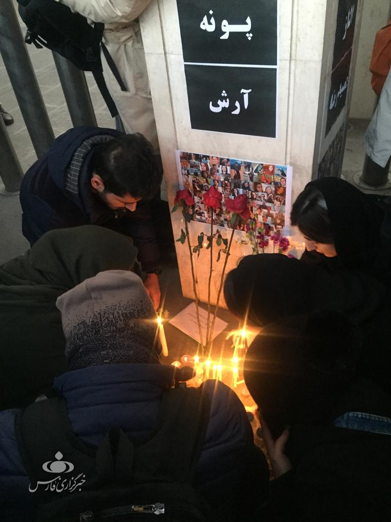 حاشیه مراسم یادبود جانباختگان هواپیما در دانشگاه شریف و امیرکبیر / چه کسانی مانع عزاداری دانشجویان شدند؟