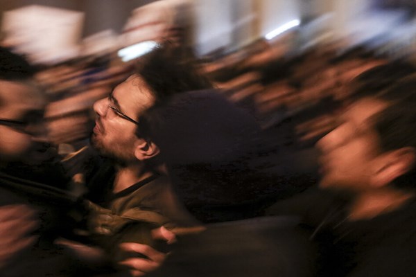حاشیه مراسم یادبود جانباختگان هواپیما در دانشگاه شریف و امیرکبیر / چه کسانی مانع عزاداری دانشجویان شدند؟