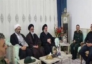 دیدار آیت الله سعیدی و آیت‌الله خاتمی با خانواده شهدای قمی سانحه هوایی