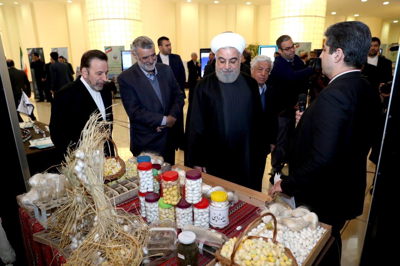روحانی از نمایشگاه دستاورد&zwnj;های وزارت جهاد بازدید کرد