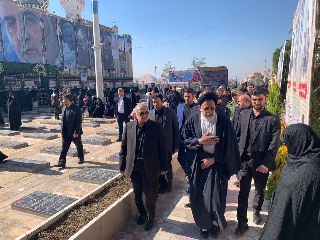 وزیر اطلاعات بر مزار سردار سلیمانی حاضر شد
