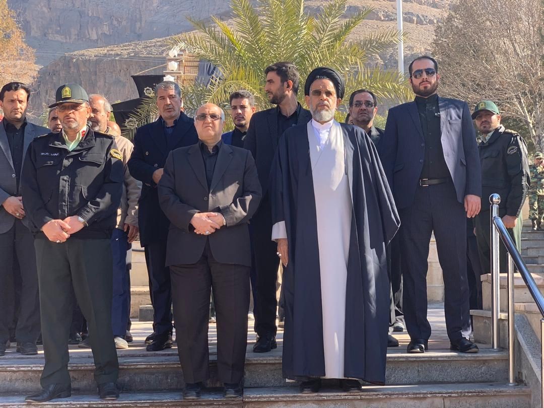 وزیر اطلاعات بر مزار سردار سلیمانی حاضر شد