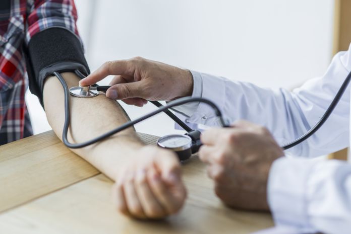 ۱۰ + ۱ راهکار برای مقابله با پرفشاری خون