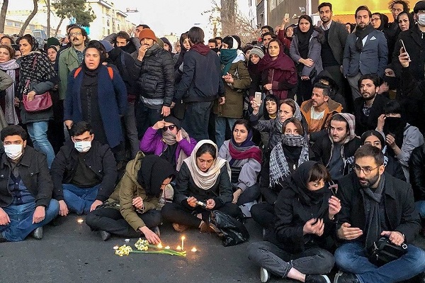 سلبریتی&zwnj;ها با دستور سفیر انگلیس در تجمع هنجارشکنانه شرکت کردند