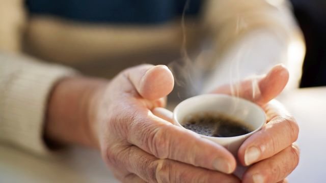 آیا مصرف مواد کافئین‌دار بر میزان استرس و اضطراب تاثیر دارد؟