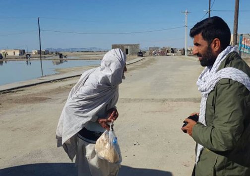 سفر فرمانده نیروی دریایی سپاه به مناطق سیل زده شرق هرمزگان