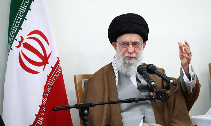 رهبر معظم انقلاب: یاد و نام شهدا باید وارد زندگی بچه‌ها شود