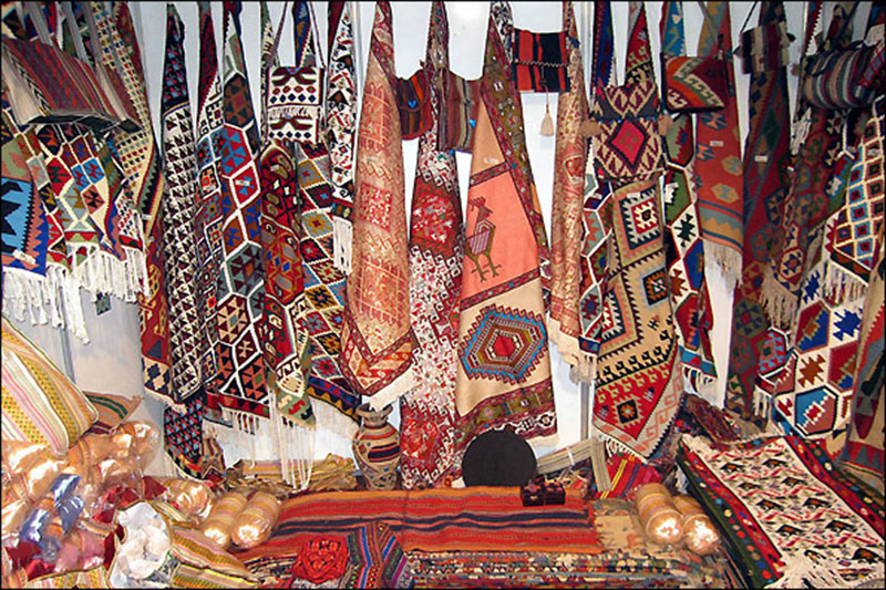 فعالیت چشمگیر بانوان در تولیدات صنایع دستی ایوان