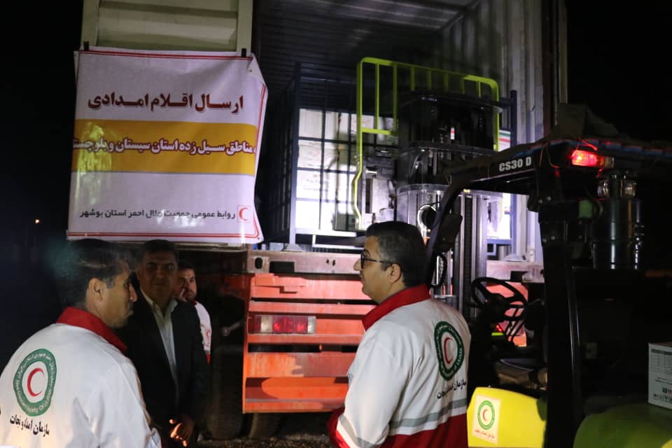 نخستین کمک&zwnj;های هلال احمر بوشهر به سیسستان و بلوچستان فرستاده شد